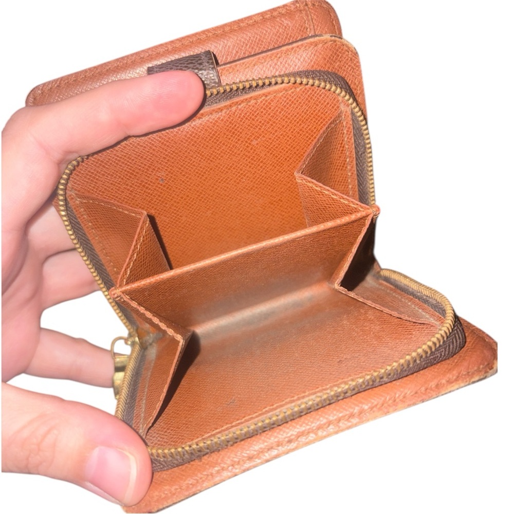 Authentic Louis Vuitton Wallet (Signs of wear shown in pictures & video) - Picture 7 of 8